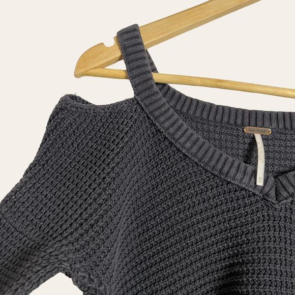 Free People Charcoal Gray Cold Shoulder Hi-Low Knit Fringe Sweater XS - Picture 7 of 10